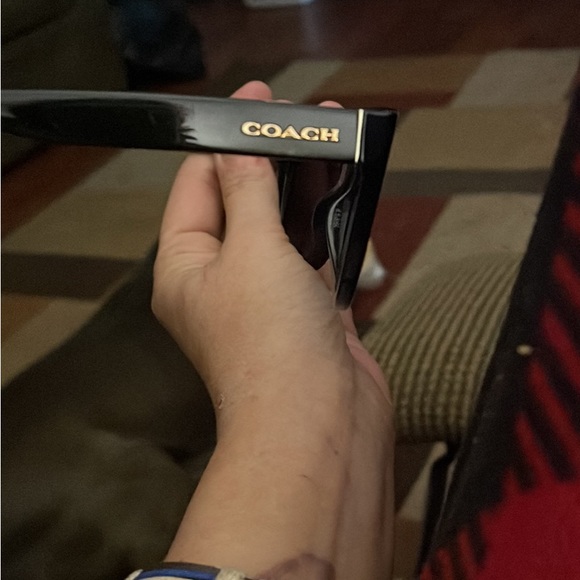 Coach sunglasses new without tag and never been wore - Picture 2 of 3